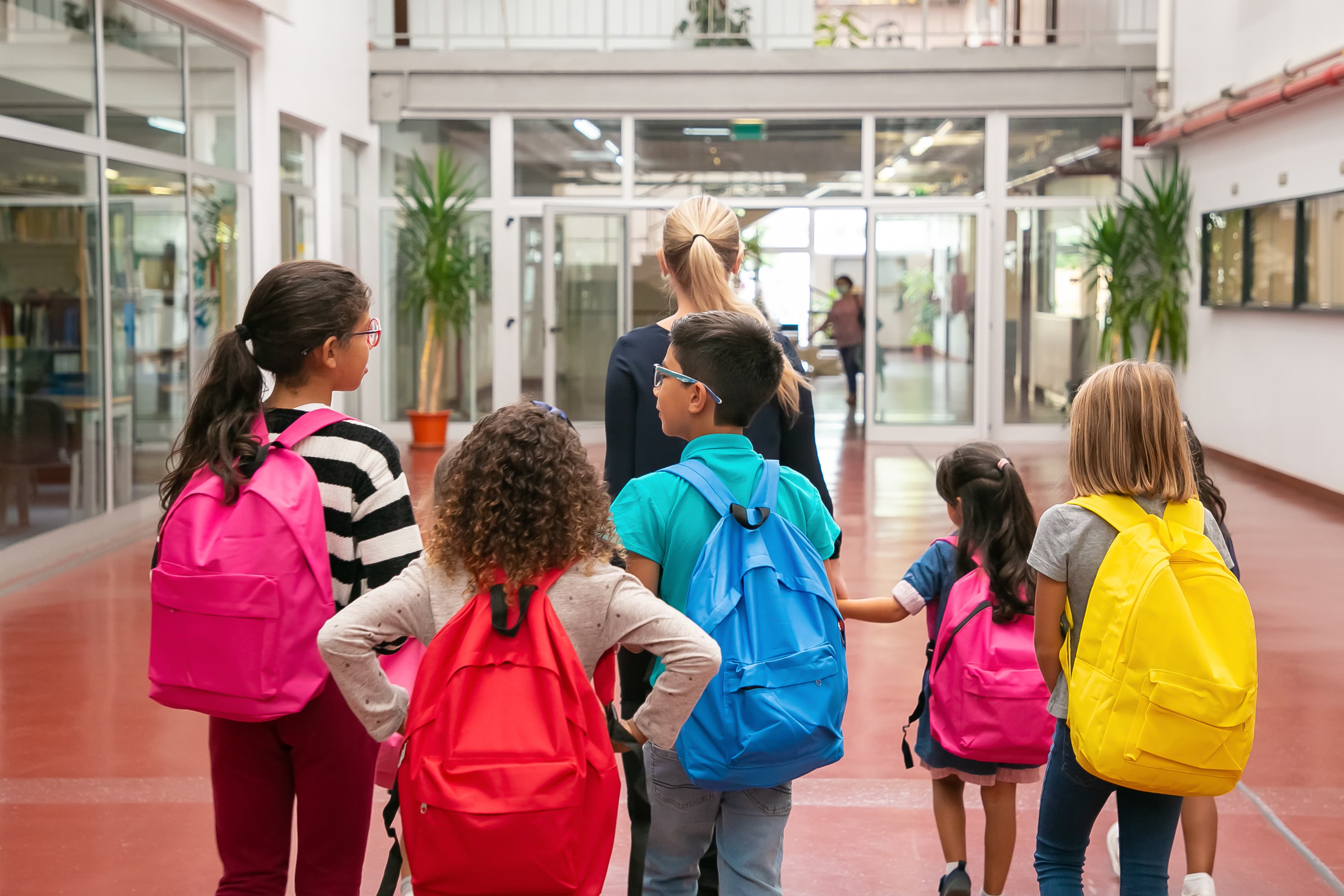 Réflexologie plantaire et rentrée scolaire : apaiser le stress des enfants, étudiants et parents